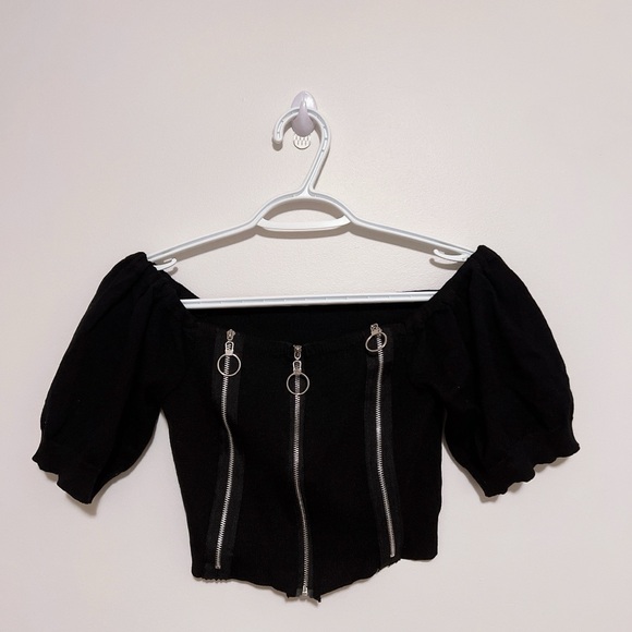 Clothes - Picture 6 of 10